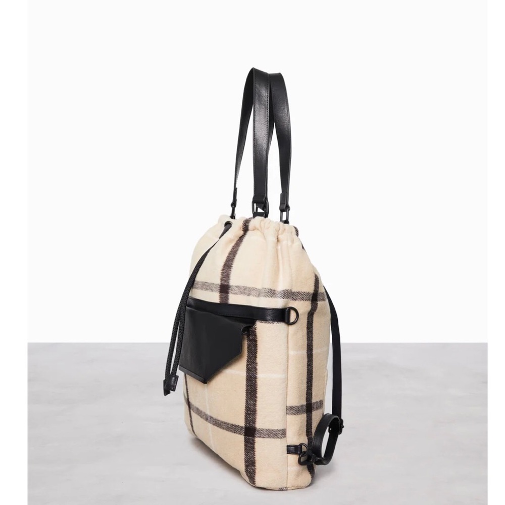 Beis Messenger Tote in Plaid NWOT